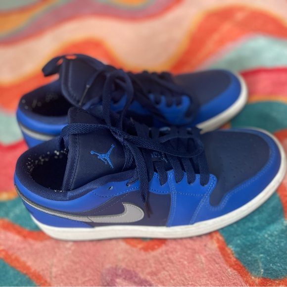 blue jordan 1s! - Picture 3 of 3